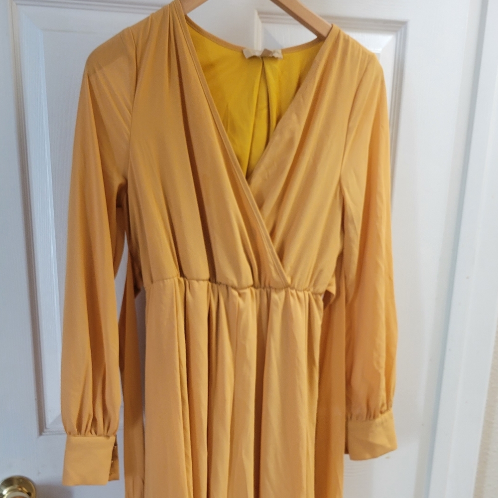 🌻 Beautiful yellow maternity photo shoot dress